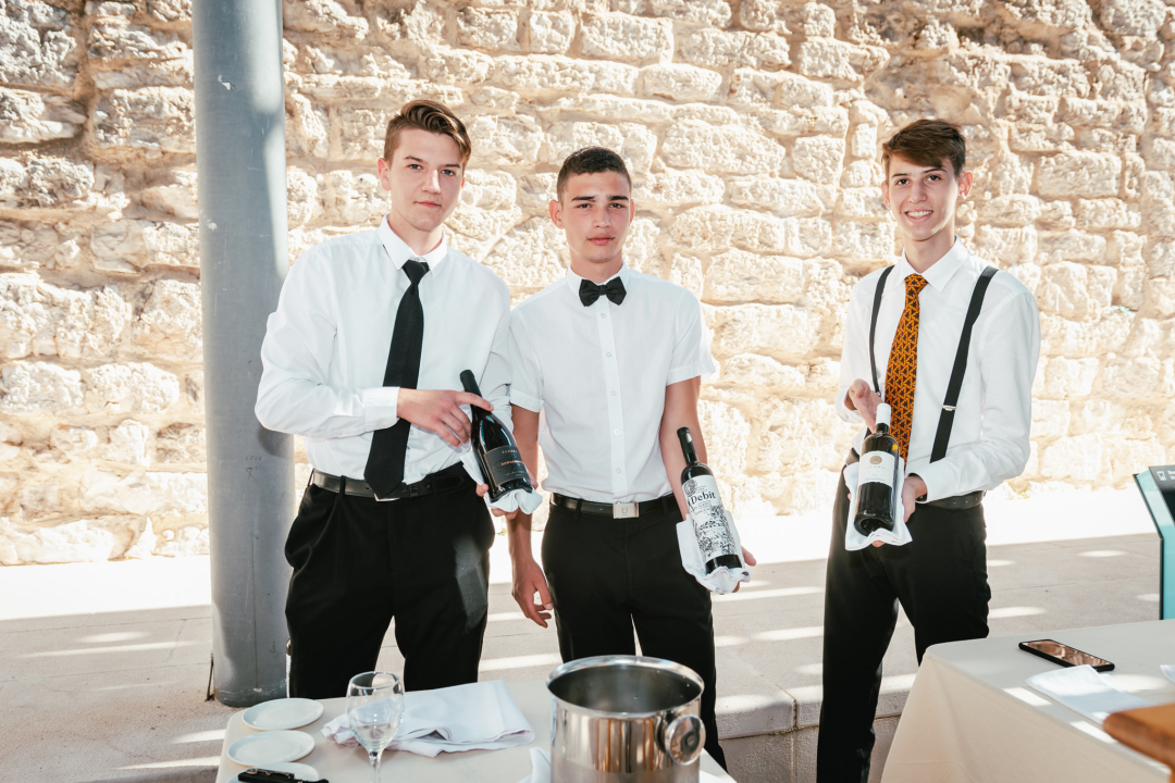 Oni su budućnost hrvatskog ugostiteljstva, učenici TUŠ-a na sv. Mihovilu pokazali kako sljubljuju sir i vino!