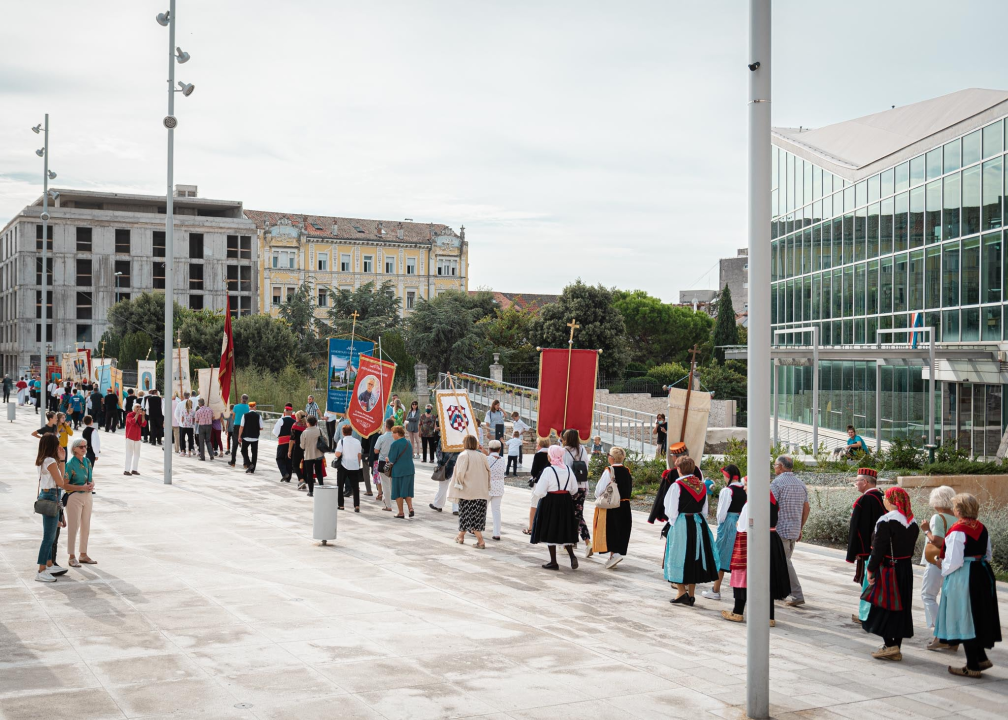 Tradicionalnom procesijom i misom Šibenčani proslavili Dan grada: Donosimo fotogaleriju 