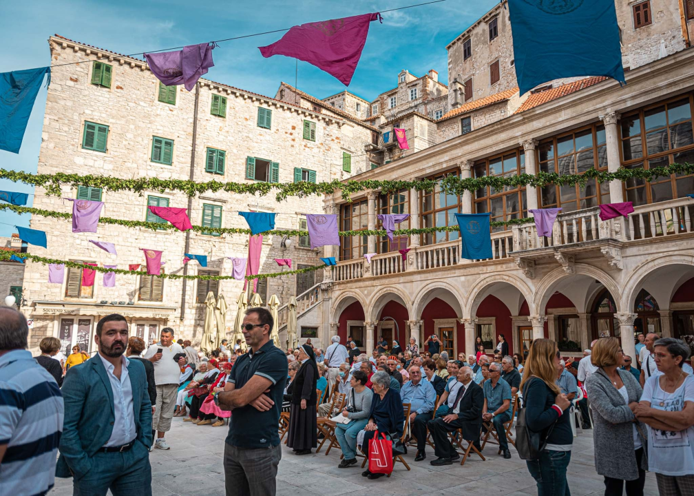 Tradicionalnom procesijom i misom Šibenčani proslavili Dan grada: Donosimo fotogaleriju 