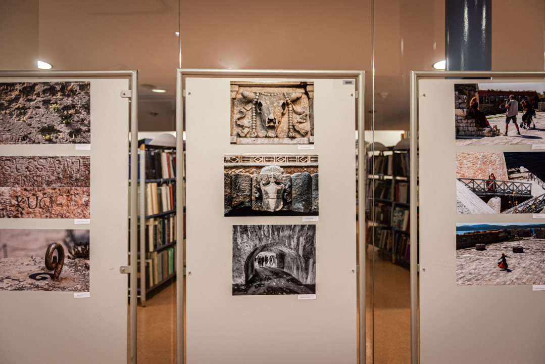 Šibenik u kadru - Tvrđava sv. Nikole: Otvorena izložba Foto kluba Šibenik u Gradskoj knjižnici