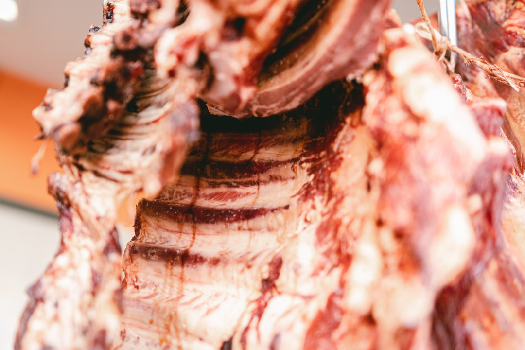 Zima je, kažu, hladna i strašna, ali uz Delikatese Petrović bit će vam toplo barem oko srca!