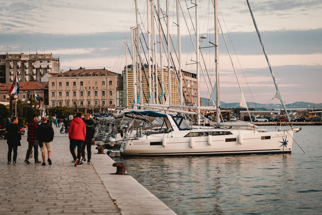Jesenska idila u Šibeniku: Nema rijeke turista, ali grad je daleko od pustoši!