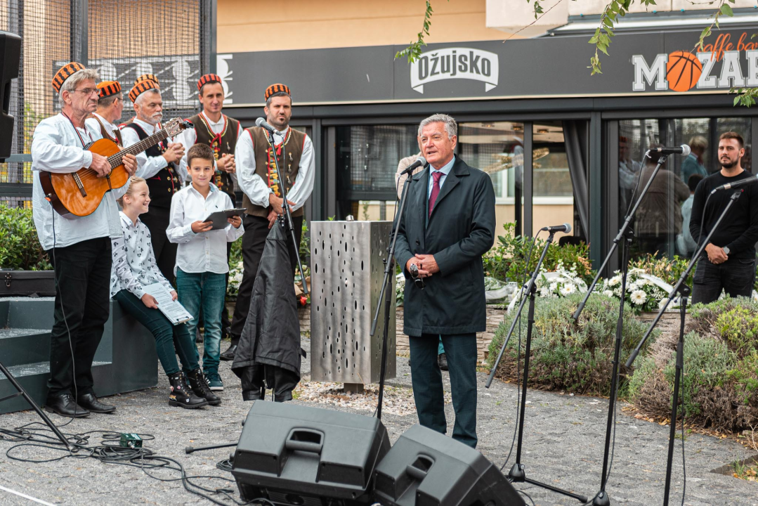 Šibenik obilježio 57. rođendan velikana svjetske košarke: 'Neki ljudi čine razliku u svijetu, njih treba slijediti!'