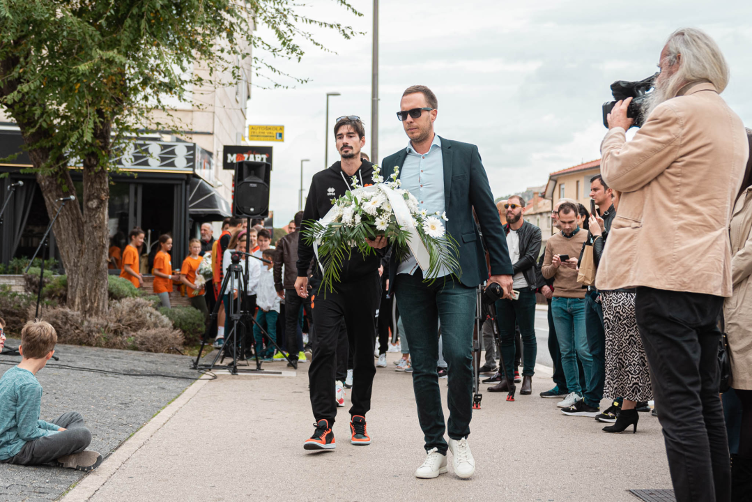 Šibenik obilježio 57. rođendan velikana svjetske košarke: 'Neki ljudi čine razliku u svijetu, njih treba slijediti!'