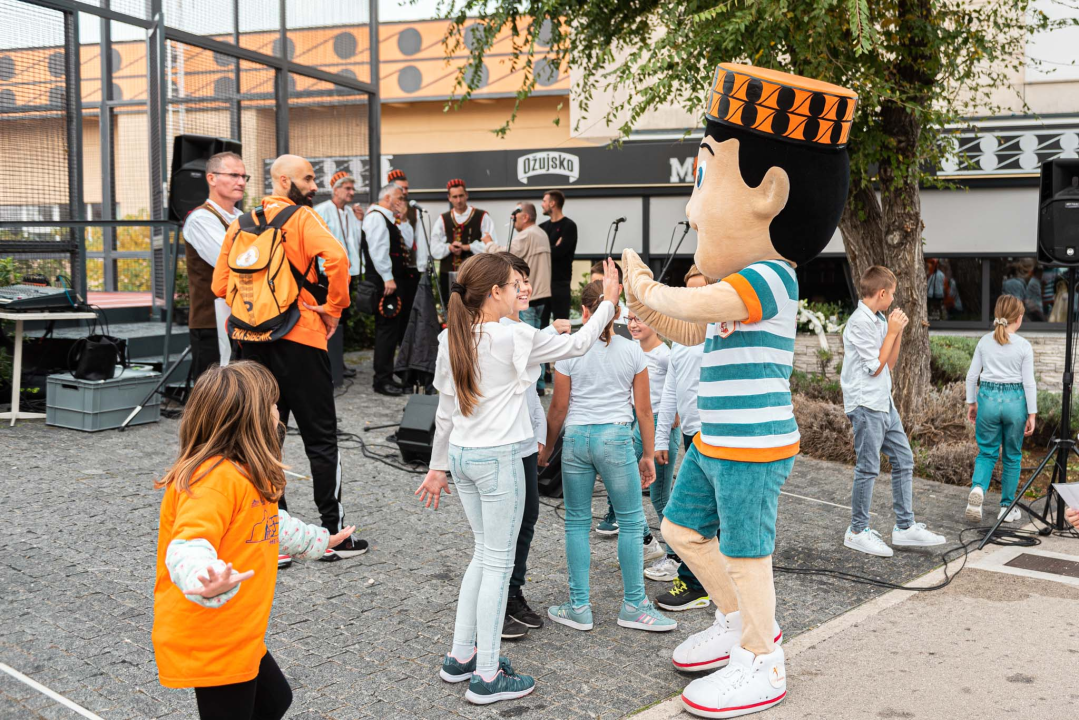 Šibenik obilježio 57. rođendan velikana svjetske košarke: 'Neki ljudi čine razliku u svijetu, njih treba slijediti!'