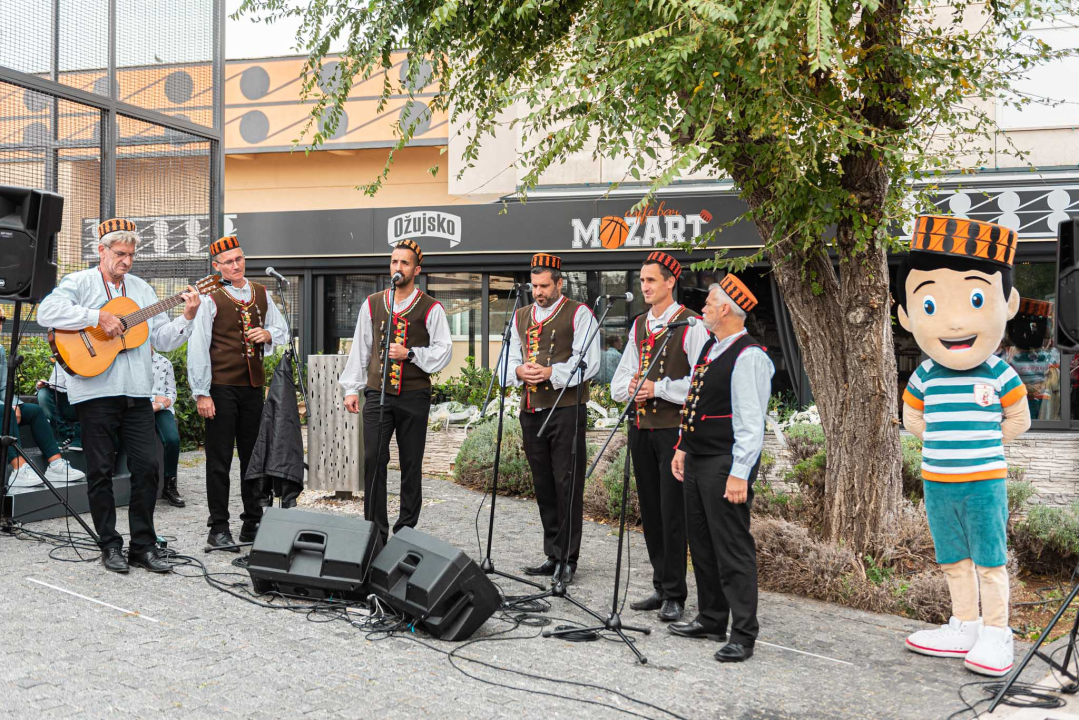 Šibenik obilježio 57. rođendan velikana svjetske košarke: 'Neki ljudi čine razliku u svijetu, njih treba slijediti!'