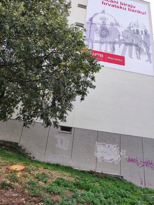 Stablo na Krvavicama platilo danak reklami? Ne znamo razlog, ali danas je posječeno