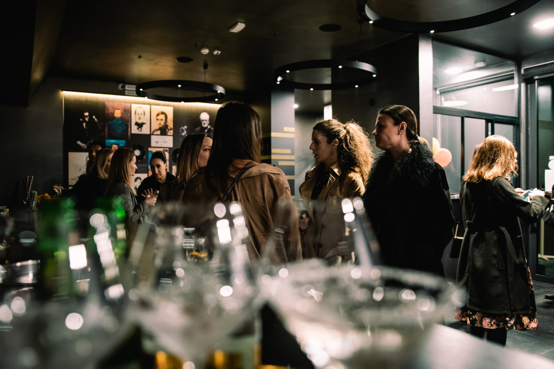 Natali Dizdar u ‘Arsenu’ u suzama otpjevala Arsenovu Zamijenit ću te gorim i proslavila 20 godina karijere