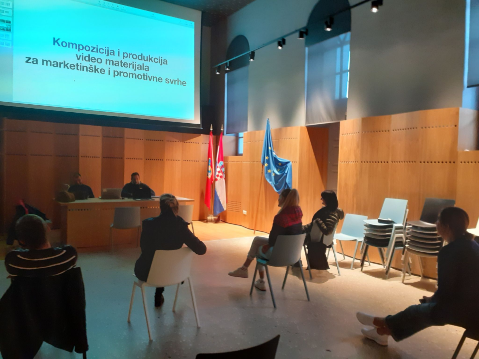 Provjerite raspored radionica u Društvenom centru Grada Skradina za studeni! 