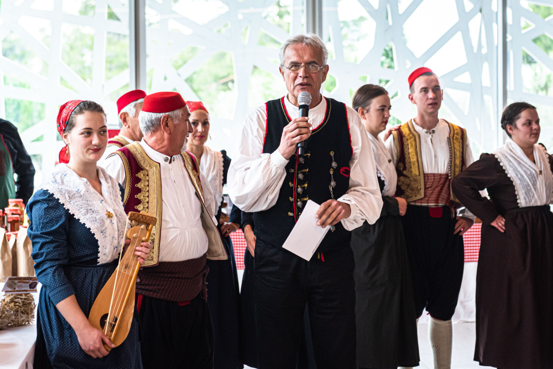 U Amadria parku otvoren Mediteranski sajam: Marijana Petir zaplesala linđo, a poseban hit je štand sa sirom Mercedes   