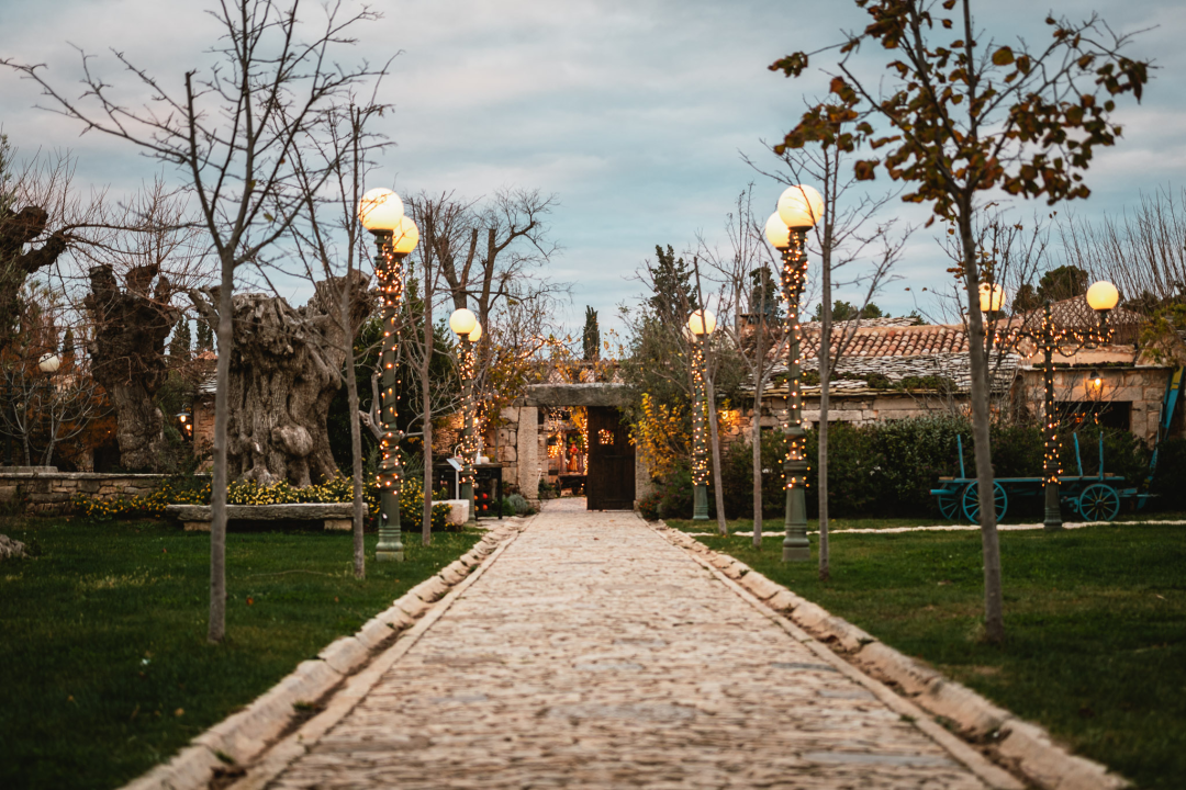 Djed Božićnjak čarobno selo preselio u Amadria Park! Dođite na radionice, koncerte, klizanje i božićne delicije!  