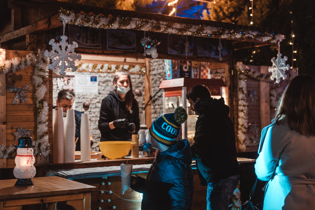 Počela je Adventura: Šibenčani već degustiraju ponudu, a u 20 sati počinje ples uz BluVinil