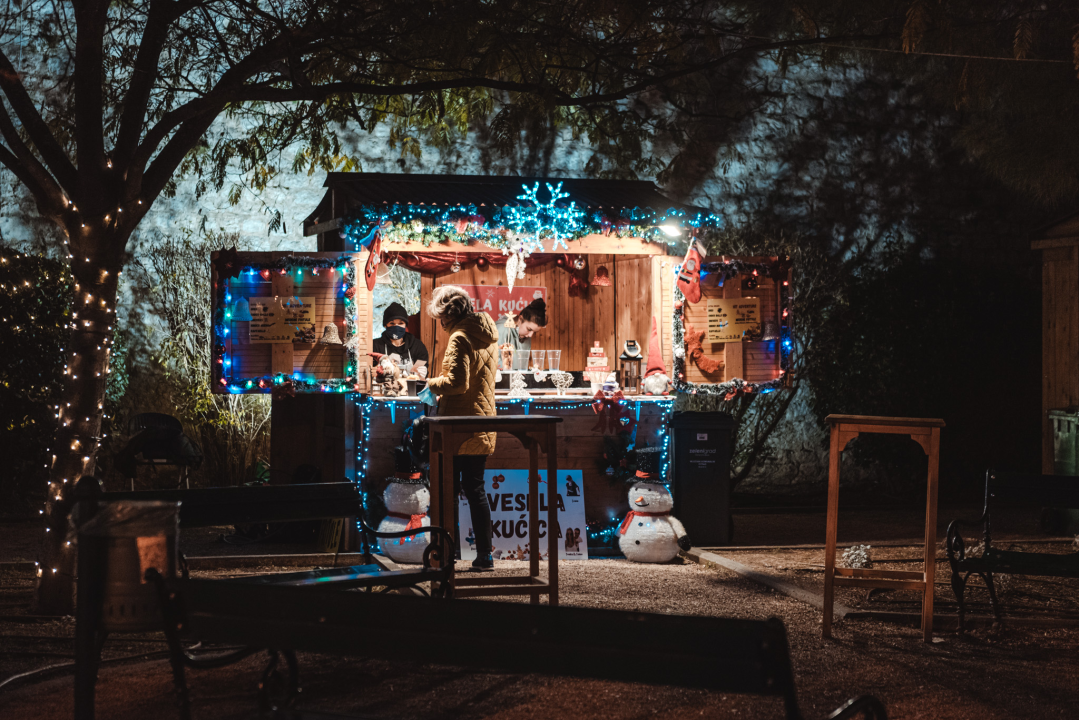 Počela je Adventura: Šibenčani već degustiraju ponudu, a u 20 sati počinje ples uz BluVinil