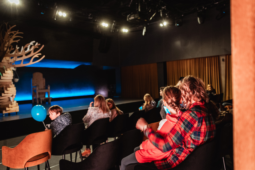 Tko je danas Robin Hood? Predstava u Arsenu razveselila mlade Šibenčane