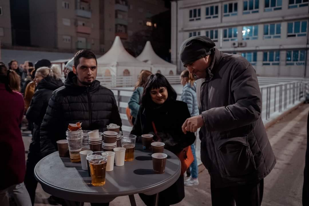 Neno Belan i Fiumensi otvorili Advent u Kninu: Pogledajte atmosferu 