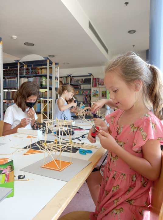 Upišite svoju djecu u radionice Arkki: Gradit će najveće tornjeve, snježne dvorce i svoje skulpture! 