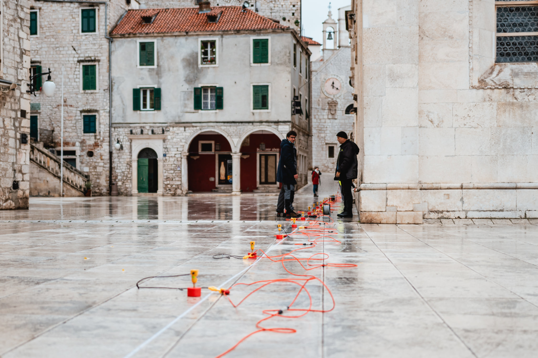 Saznali smo što to ekipa s PMF-a ovih dana radi ispred šibenske katedrale