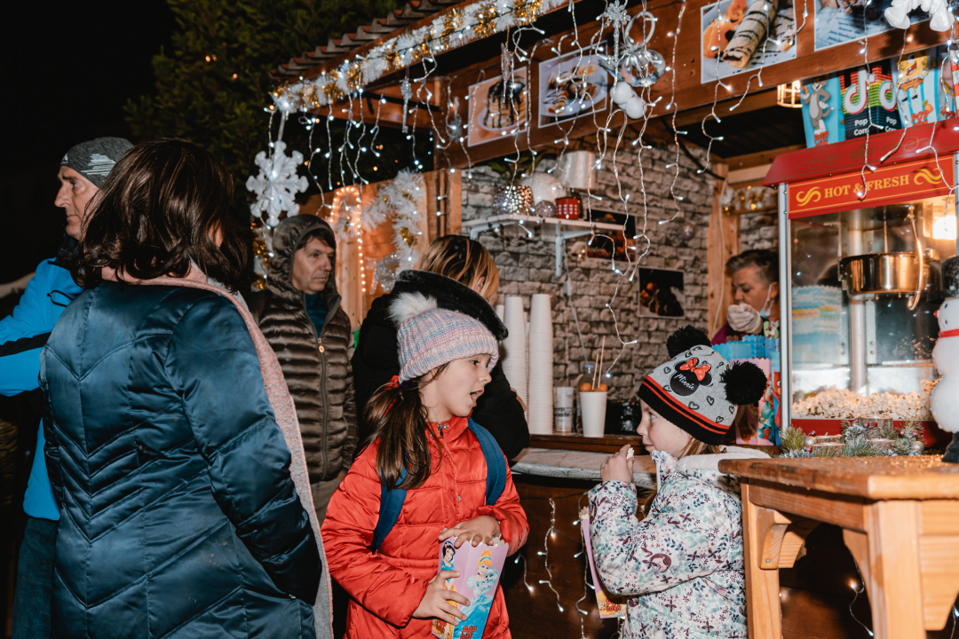 Kralj prvih plesova svojim baladama ugrijao srca Adventurista u Parkiću