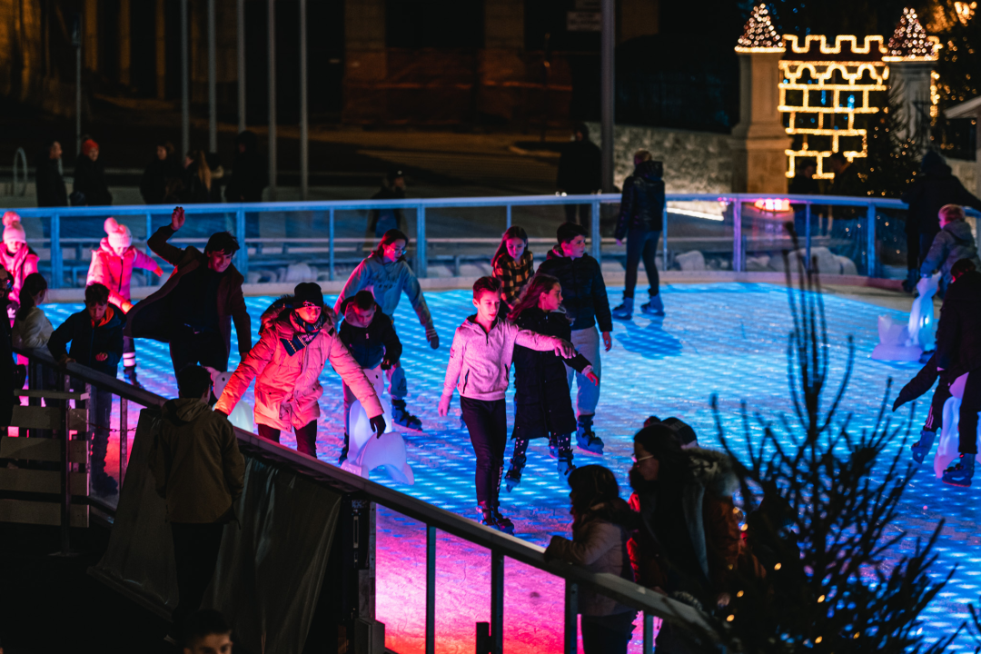 Bajkovito disco klizalište zvijezda na vrhu šibenske Adventure!