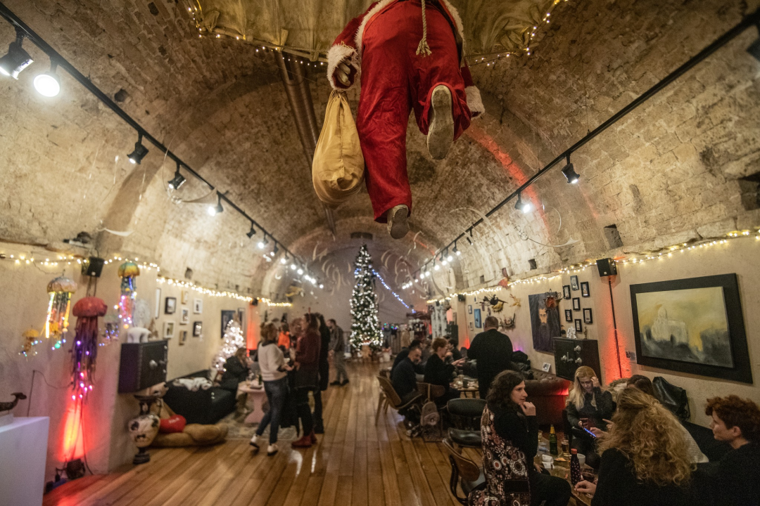 Otvoren Božićni tinel u Azimutu: Prodajna izložba u čarobnom ambijentu