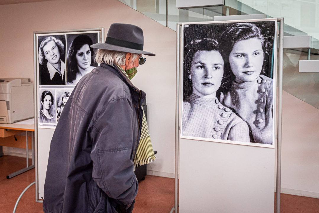 Otvorena izložba fotografija 'Lijepa, ljepša... Šibenčanka' novinara Stanka Ferića: 'Žene su ogledalo duše Šibenika' 