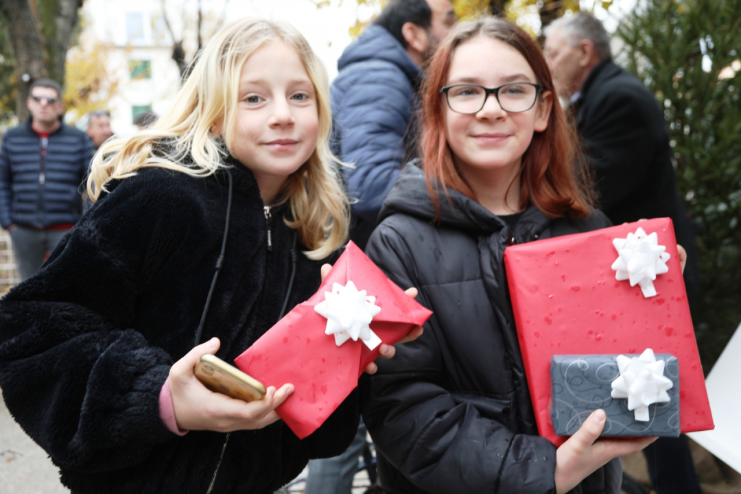 Pijat bakalara, čaša vina i muzika uživo: Pogledajte kako je danas bilo u parku na vodičkoj Poljani 