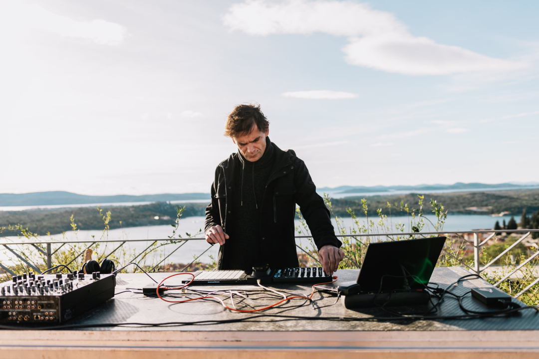 Fikcio Monger, SuggaDaddy i Bakula odličnom glazbom i nestvarnim kadrovima Šibeniku čestitali 955. rođendan!