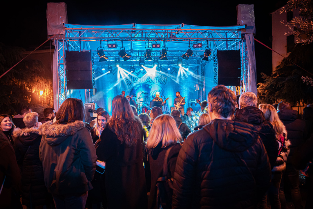 Teke Yeke okupili su se iz dosade, ali u đardinu su bili poprilično zabavni