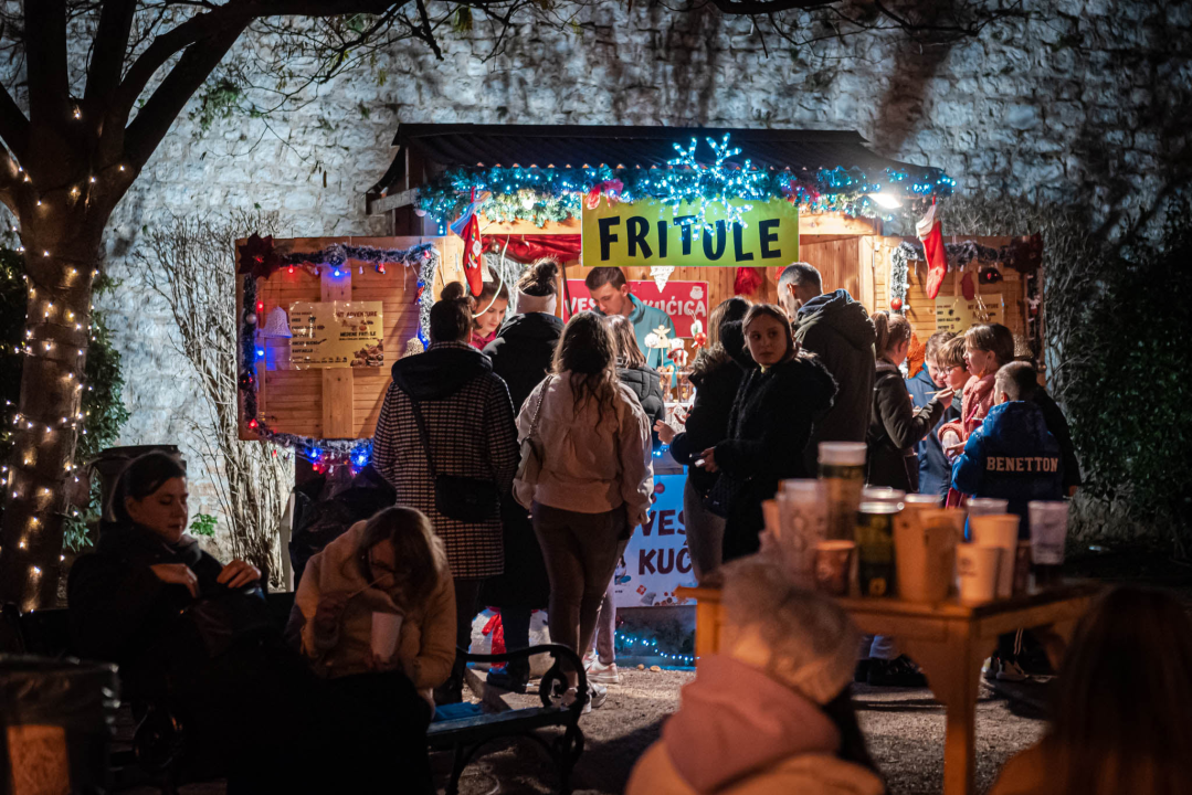 Teke Yeke okupili su se iz dosade, ali u đardinu su bili poprilično zabavni