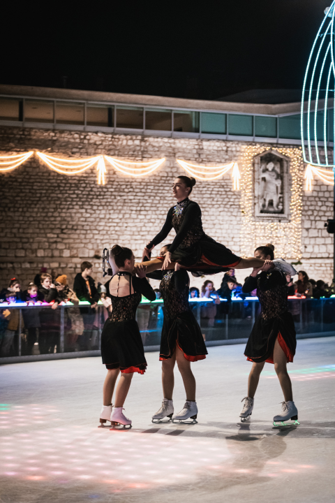 Ledeni spektakl na Vitićevom moru: Zagrebačke pahuljice očarale Adventuriste u Šibeniku 