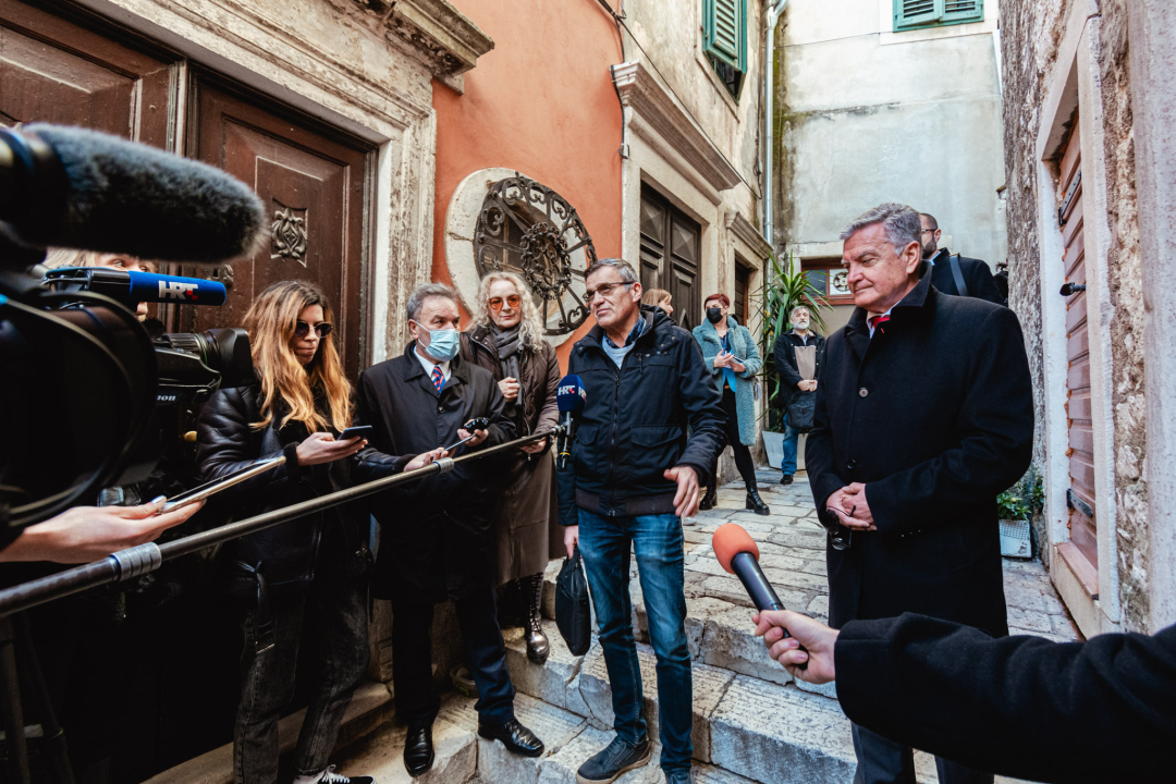 S Kalelarge skrenite u Vodičku koja je puna obnovljenih detalja, a posebnu priču kriju jedna vrata na Gorici 