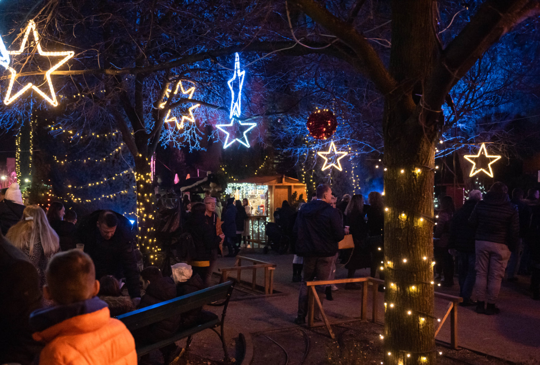 Disco Gimnazija u đardinu vratila Šibenčane u dobra stara vremena: Pogledajte kako je bilo 