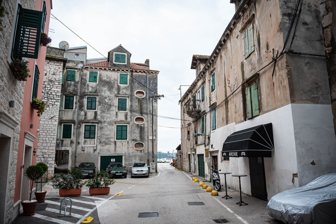 Što se sve raspada u staroj gradskoj jezgri Šibenika: Komunalci su snimili šest kritičnih točaka, u stvarnosti ih ima puno više