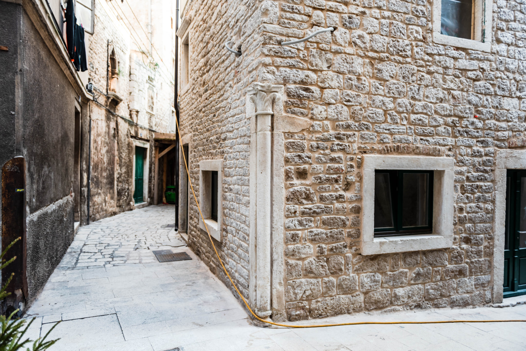 Ugaoni stupovi još su jedna posebnost Šibenika: 'Plemići su na taj način demonstrirali svoju moć'