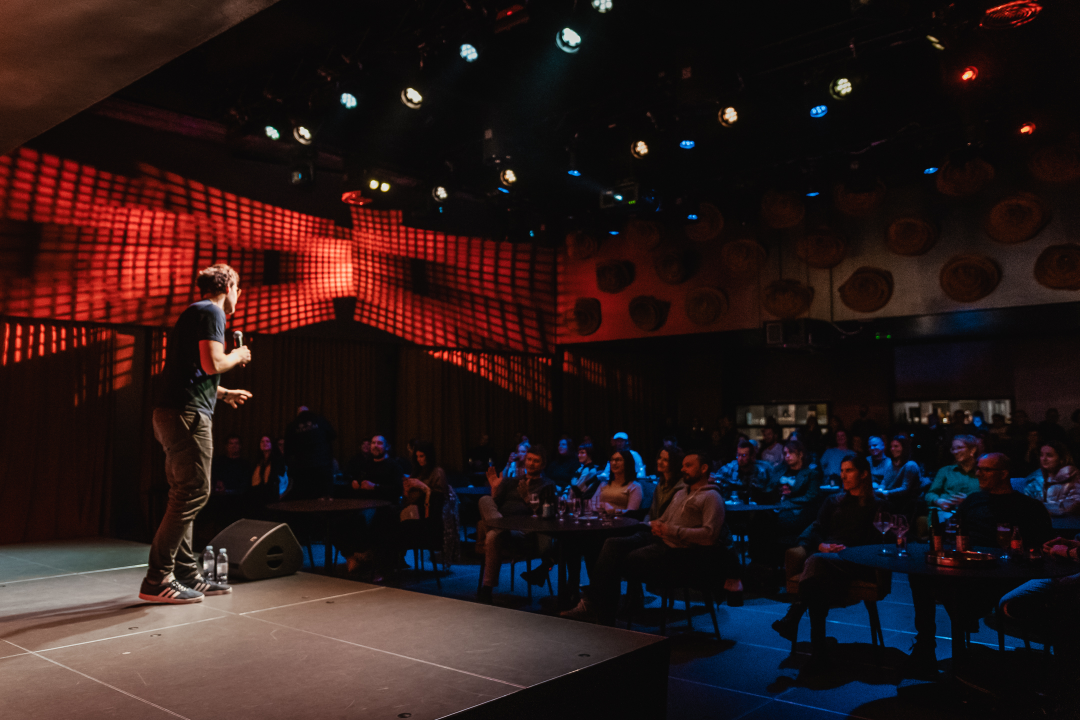 Zabezeknuti Vlatko Štampar sat i 45 minuta u Arsenu valjao fore, publika je plakala od smijeha!