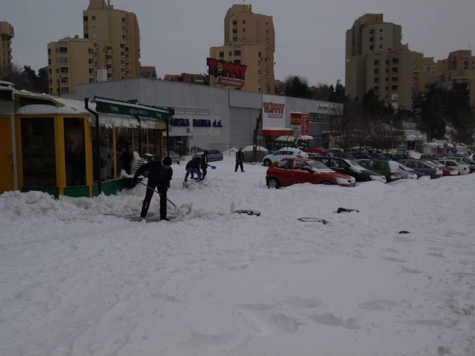 Šibenik je na današnji dan prije deset godina bio potpuno zatrpan snijegom: Prisjetite se kako je to izgledalo 
