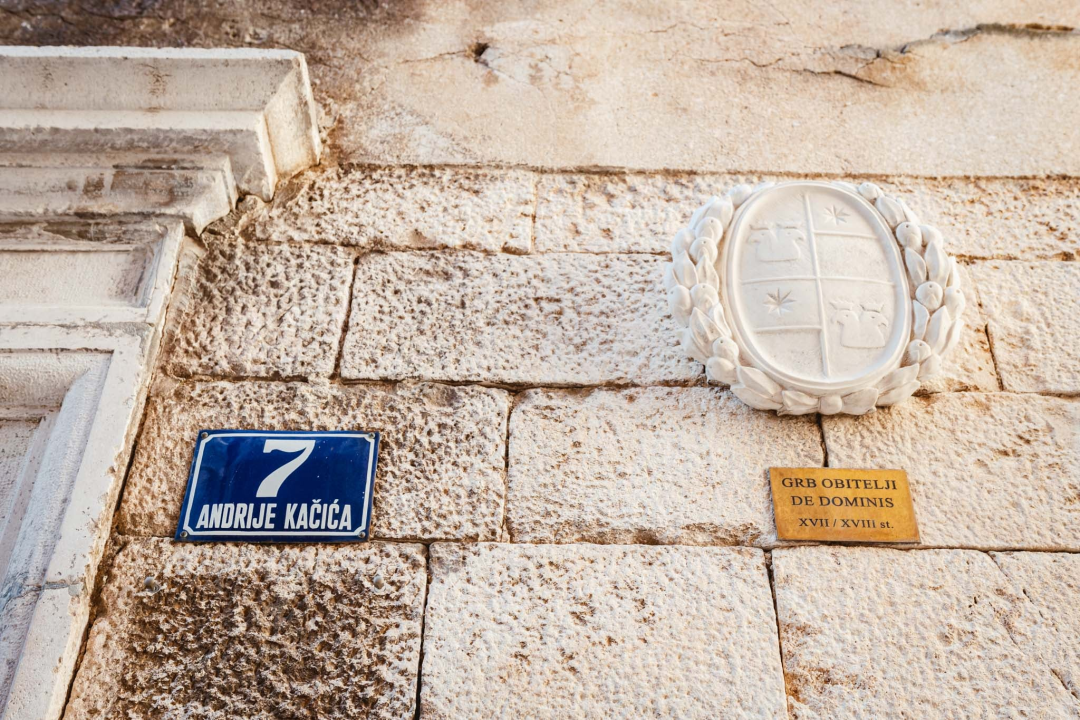 Konfuzija s nazivom ulice na Gorici: Ulica Andrije Kačića, Andrije Kačića Miočića ili Andrije Kačića Miošića?