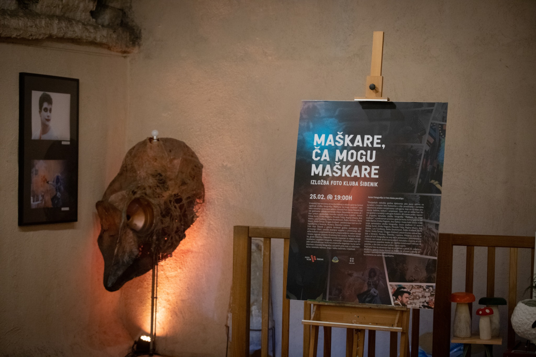 Sinoć u Azimutu otvorena izložba Foto kluba: 'Nadamo se da će se tradicija maškara vratiti u Šibenik'