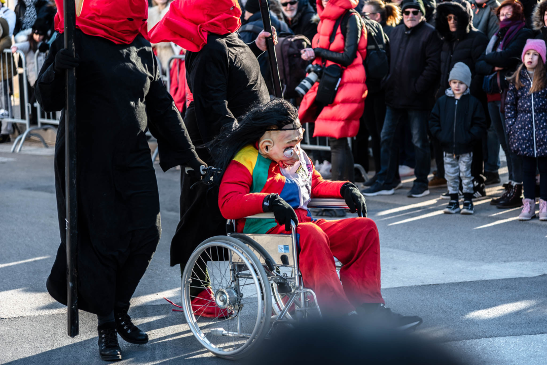 Bake opet napravile ludilo uz ‘Masturbatore s Murtera’, ‘Benkovački sajam’, liječnike i janjetinu