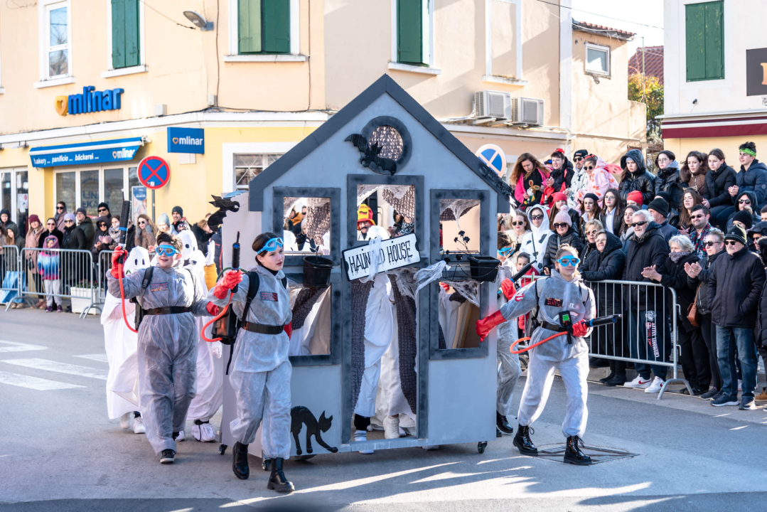 Bake opet napravile ludilo uz ‘Masturbatore s Murtera’, ‘Benkovački sajam’, liječnike i janjetinu