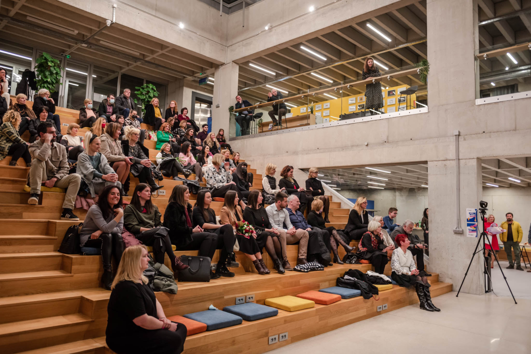 Profesorica violončela Vanja Bošnjak nova je 'Šibenska grandeca': Mladena Baran Jakelić ikona je stila 