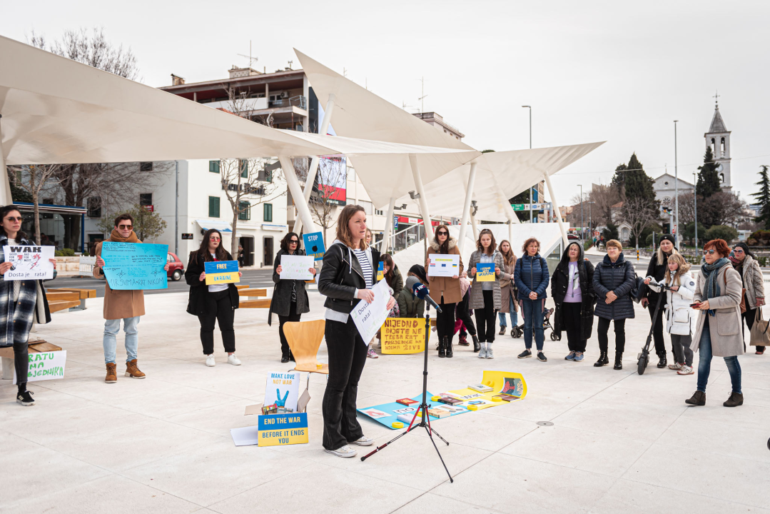 Ukrajinske obitelji podržale skup na šibenskoj Poljani: 'Želim ponovno biti s rodbinom, ali ne vidim da će Putin lako odustati' 