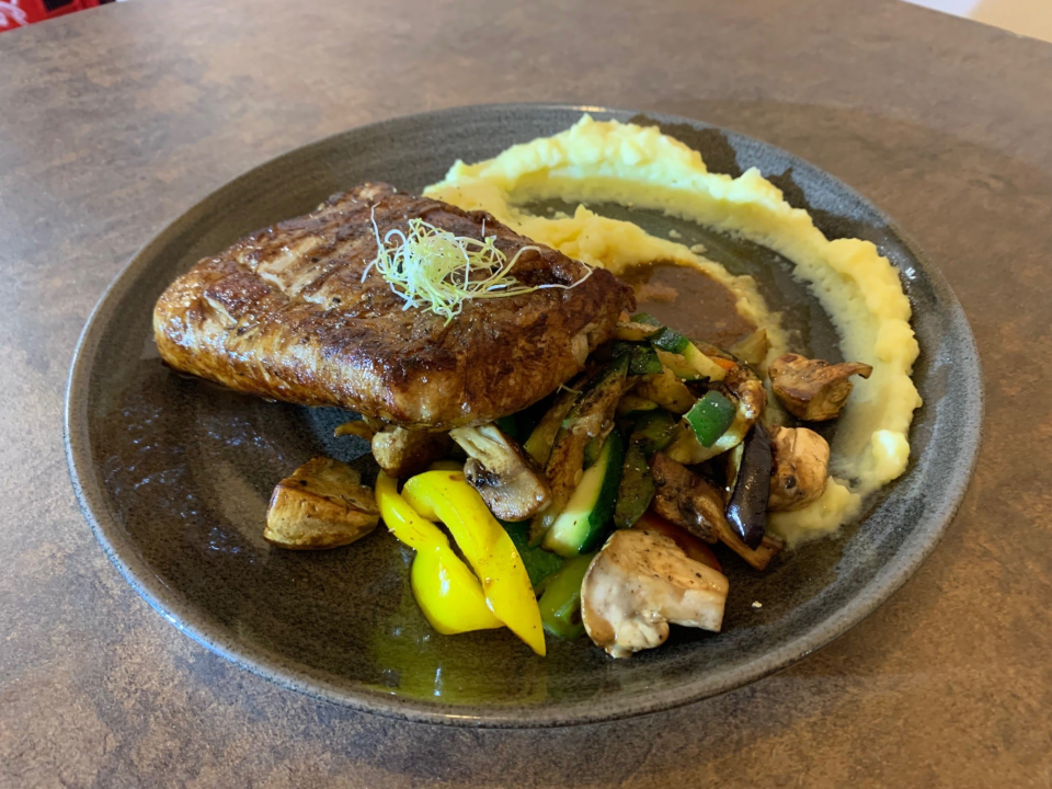 Posjetite bistro Bava i uživajte u bogatom izboru hrane i pića!