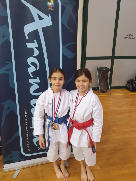 Sestre Pirovčanke Iva i Nika vratile se kući s medaljama iz Opatije