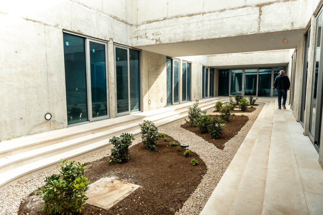 Sv. Ivan u niskom startu: Sređuju se zelene površine, stiže namještaj za dvorane, a uređenje parkinga će pričekati 