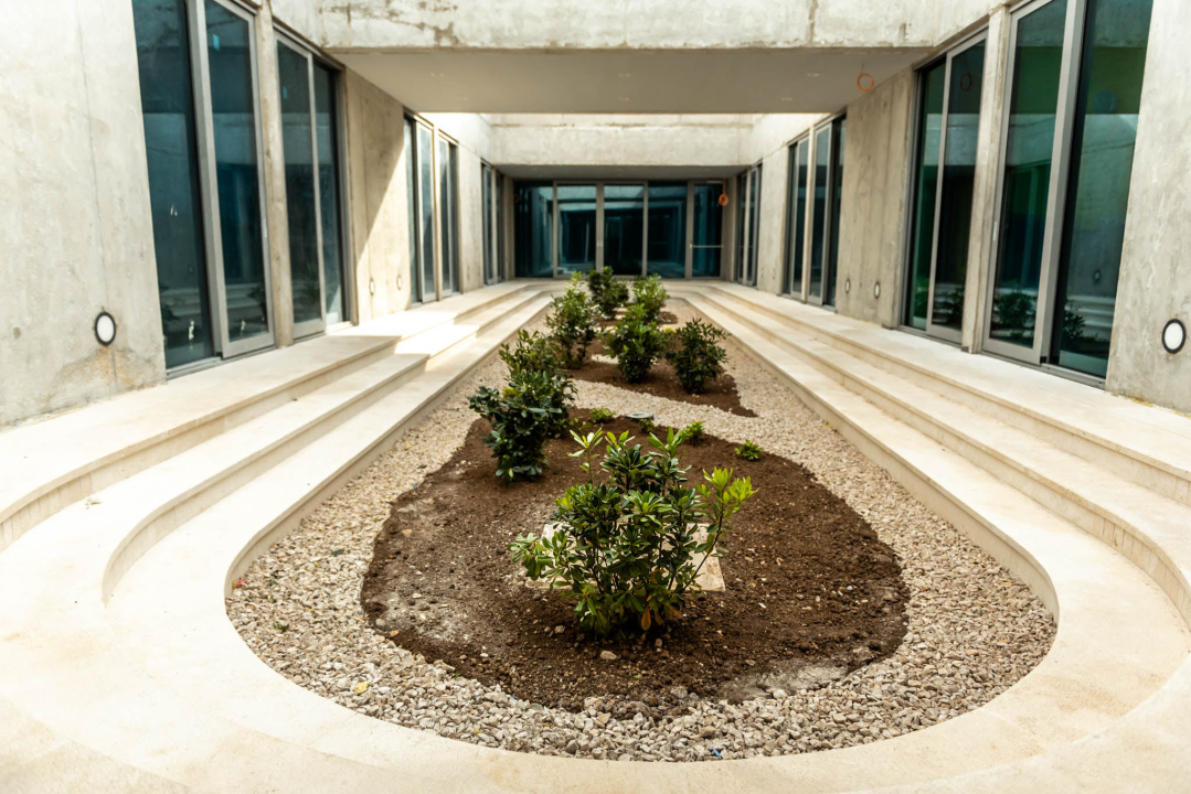 Sv. Ivan u niskom startu: Sređuju se zelene površine, stiže namještaj za dvorane, a uređenje parkinga će pričekati 