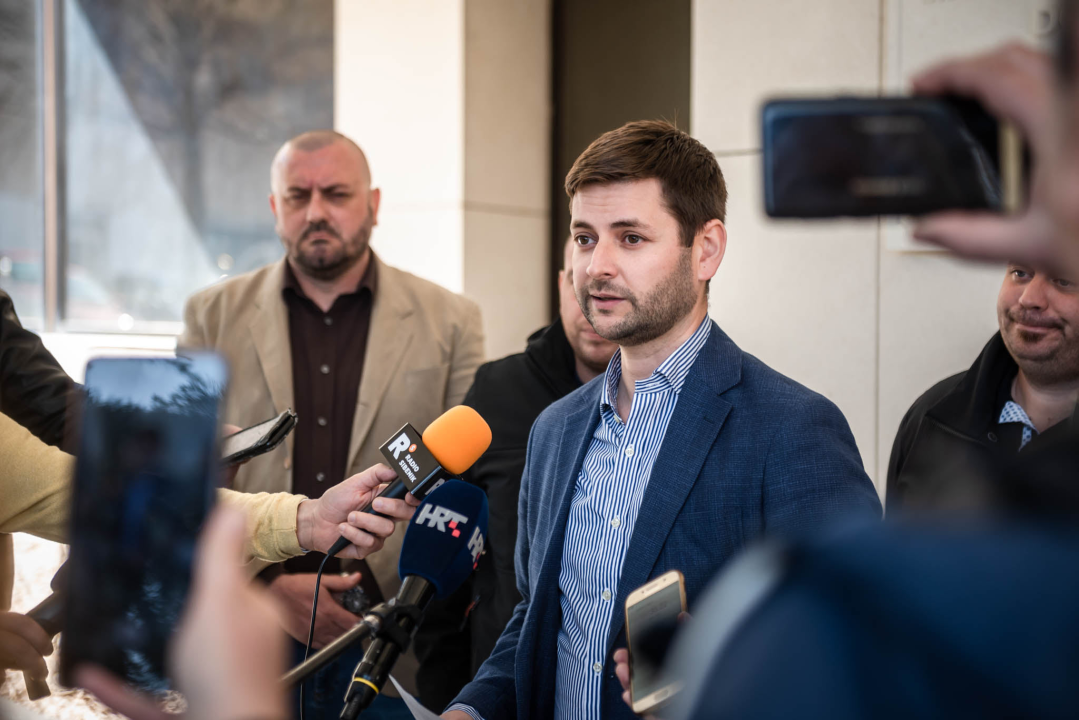 Prilično loša predstava na sjednici Županijske skupštine u drniškom kinu: Bilo je i kokica 