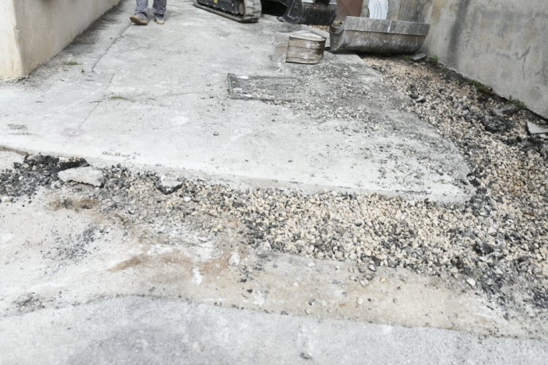 Na Baldekinu u Velebitskoj ulici nenajavljeni radovi: &#039;Bez ikakve obavijesti su nam raskopali cestu, ne možemo nigdje&#039; 