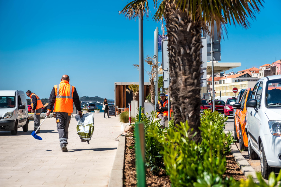 Riva do sezone u kompletno novom ruhu: Nakon zamjene rasvjete počelo uređenje zelenih površina  
