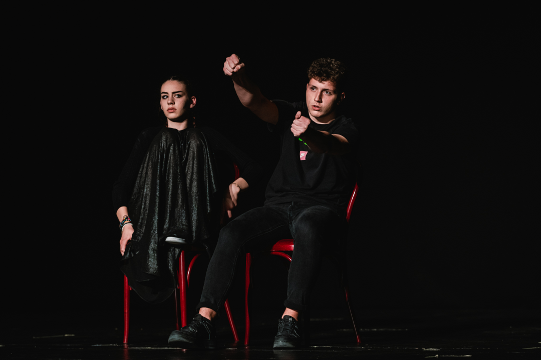 Smijeh i suze za Luku Škarića koji je iz publike gledao prijatelje kako mu ‘Mojom pričom’ skupljaju novac za operaciju